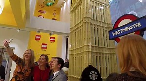 Time stands still when you’re having fun! #MannequinChallenge #LEGOStoreLondon | LEGO