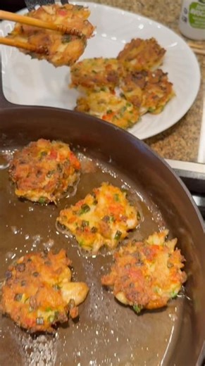 Luxurious Crab & Lobster Cakes