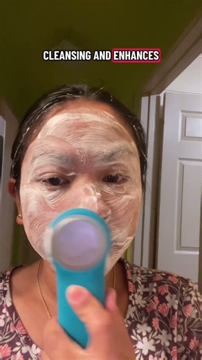 Facial cleansing device