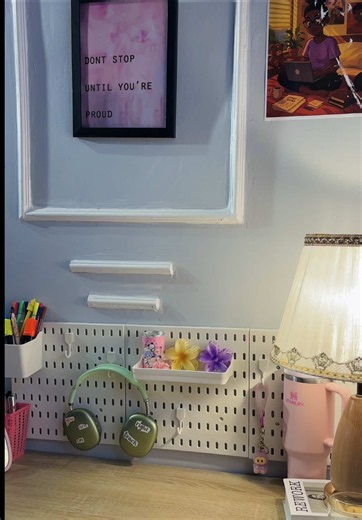 Pegboard Setup: Stylish Desk Organization and Tools