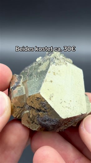 Faustgroßer Pyrit und 0,25 g Gold, ähnlicher Preis, völlig anderer Wert. #gold #pyrit #mineralien #crystaltok #deutsch