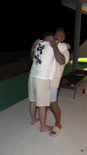 Manchmal braucht der Körper nur einen Reset-Knopf. Den habe ich gedrückt & kurz darauf konnte er seine Körper wieder frei und geschmeidig bewegen … ohne den vorher spürbaren Druck ! Heute Abend seht ihr in meinen Storys, das Feedback meiner Kunden, direkt nach der Behandlung ❤️ Ich zeige euch heute kurz, wie mein Tag war. Also schaltet heute Abend bei der Zusammefassung in der Story ein. #massage #adjustment #asmr #fyp #healing