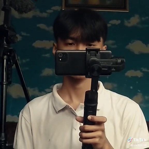 How to Shoot Cinematic Montage on Android with Phone Stabilizer