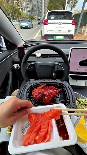 半路犒劳自己！美死了！！！#funny #food #automobile #korean #accident #侧方停车