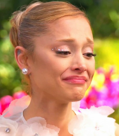 Ariana Grande Emotional Moment: Butera Mention During Wicked Credits