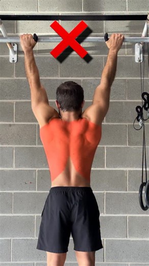 👊🏻 Protect Your Shoulders and Elevate Your Gymnastics Game! 💪🏼 Let’s talk about the importance of engaging your lats and scapulas during CrossFit gymnastics movements. The key to safe and effective training starts with the basics, like the Scapular Pull-Up. 🔑 How to Perform: Hang from the bar, keep your arms straight, and engage your scapulas by pulling them down and slightly back. No elbow bending—focus purely on scapular movement. 💡 Benefits: - Shoulder Stability: Strengthens the muscles