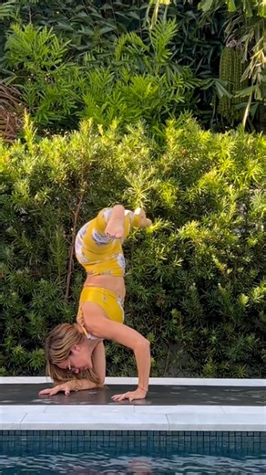 How to yoga forearm balance for strength & flexibility #yoga #yogafittness | Yoga Bliss