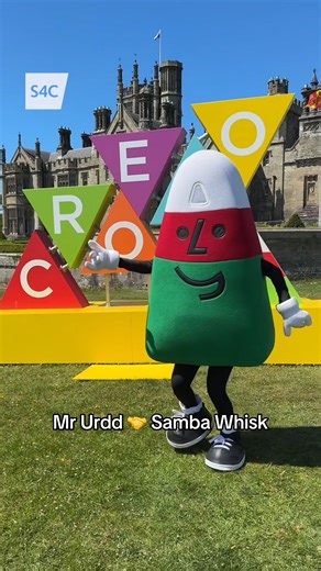 8.7K views · 60 reactions | Cystadleuaeth newydd eleni Eisteddfod yr Urdd? Dawns Samba Unigol??  Mr Urdd samba whisk. That is all. #Urdd2025 | S4C | Facebook