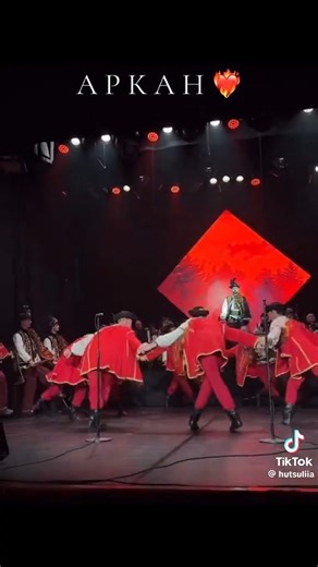 This is Arkan, a popular circle dance of the Ukrainian Hutsul people | In Ukraine