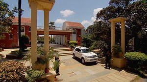 #Ego mein aakar bechaare Arnav ne khaali hai #mirchi waali #dal! Kyun laata hai Arnav apne upar hi aisi musibatein? Jaanne ke liye #dekhiye Iss Pyaar Ko Kya Naam Doon! "#isspyaarkokyanaamdoon #khushi #arnav #sanayairani #barunsobti #alltimetrending #trp #romance #indianshow #topratedshow #starplus #fight #danger #love #romance #outfit #jungle" | StarPlus