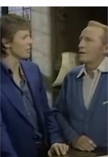 A Christmas favourite - Bing Crosby and David Bowie performing ‘Peace On Earth / Little Drummer Boy’ ❤️ #DavidBowie #BingCrosby #Christmas #PeaceOnEarth #LittleDrummerBoy