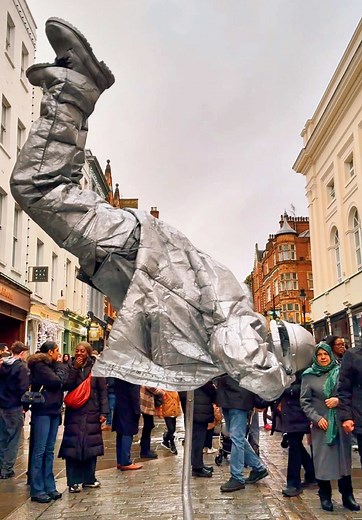 Silverman Statue: Mesmerizing Generations with Illusion