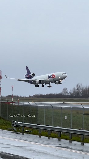 Here is one of my old captures of FedEx MD11 FedEx (FX5282) McDonnell Douglas MD-11F landing in ANC from PVG on 10/20/2022 Reg: N615FE #FedEx #mcdonnelldouglas #MD11 #Aviation #AviationLovers #aviationdaily #avgeek #Planes #planespotting #planespotter #cargoplane #trijet #飛行機撮影 #飛行機好きな人と繋がりたい #飛行機 #anchorage #マクドネルダグラス | Emi Aviation