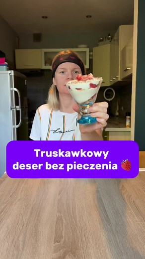 Szybki deser truskawkowy z mascarpone i bitą śmietaną