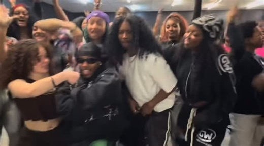 des the creator 👩🏽‍🎨 on Instagram: "dancing with mindless behavior??? my childhood dreams have come true 🥹 #mindlessbehavior #rayray #prodigy #mrsright"