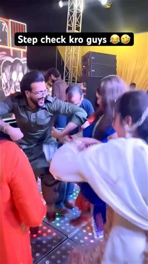 Step check kro guys 😂🤣 #dance #livingmybestlife #yaari #dancevideo #funnydance #shortsfeed #viral
