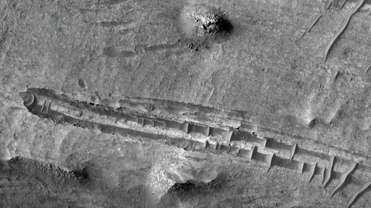 Un Ovni écrasé sur la planète Mars ? La mystérieuse trace repérée sur une photo de la Nasa