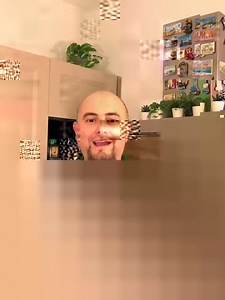 Risotto al limone cremoso INGREDIENTI PER 4 PERSONE 400 g di riso carnaroli 1 limone ½ bicchiere di succo di limone 1 noce di burro 50 g di parmigiano o grana Sale q.b. Pepe nero q.b. | Carlo Gaiano