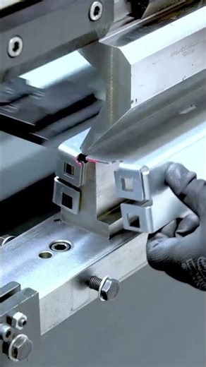 How are extremely challenging sheet metal workpieces bent? #cncmachinetool #machine #cnc #factory