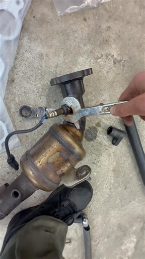 Best way to get a rounded o2 sensor off. #lexus #ctsv #o2sensor #ls #o2