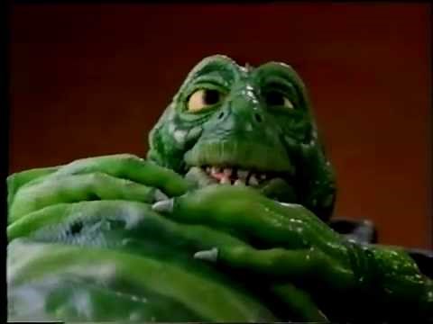 Wagon Wheels commercial - stuffed iguana