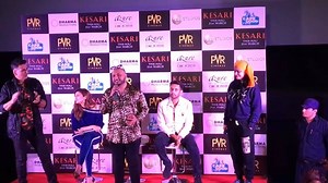 1.4M views · 190K reactions | ‘Teri Mitti’ is very close to my heart. Throwback to the time when the song was appreciated amongst a Live audience during the promotions of the film, Kesari, with Akshay Kumar Paaji and Parineeti Chopra. . #terimitti #kesari #bollywood | B Praak | Facebook