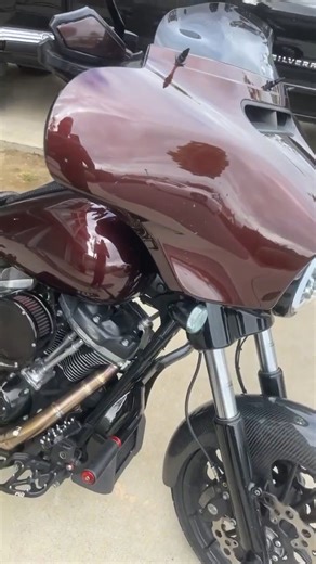 A little walkaround on @Stevenjamesc7 Street Glide shows off how good this red/carbon combo looks. This is our front mid length carbon fiber fender paired with our rear bagger fender. | Hofmann Designs