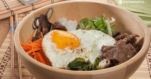 Bibimbap, la receta coreana tradicional con carne, arroz y verduras