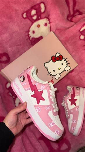 Hello Kitty Fashion: Embrace Your Sanrio Style