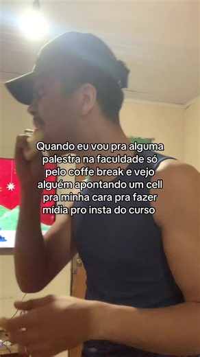 Quando vou à palestra só pelo coffee break: reação ao celular apontado