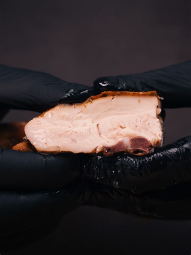 If you’re still boiling then frying your chicken… we need to talk. This is how I’ve been cooking whole chicken for years; Spatchcocked. Dry brined. Roasted. Juicy breast. Properly cooked thighs. Crispy skin. Minimal effort. Maximum payoff. Dry brining spatchcocking solves the two biggest whole-chicken problems: bland and dry meat. Technique – Step by Step: 1) Spatchcock the chicken: Remove the backbone using kitchen shears. Flip the chicken and press firmly on the breastbone until it cracks and 