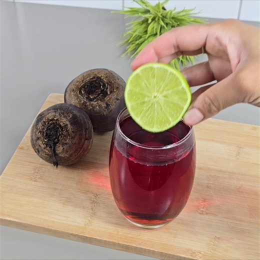 Place the beet peels in boiling water. Secret revealed! | LＥＡＲＳ GOOD TIPS