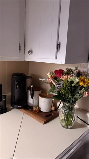 🫶🏼 #simplelife #simplicity #90scountry #freshflowers | simple life