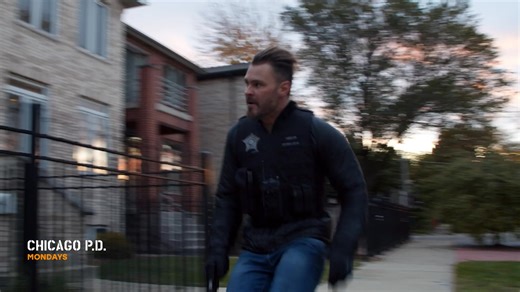 Start your week in the windy city! #ChicagoPD is now on Mondays 🚨 | ION Television
