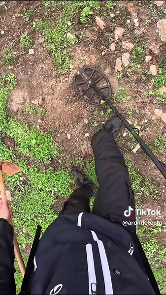 ¿cómo llego esto aca? #detectordemetales #tesoro | Metal Detecting