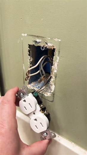 Electric ⚡️ plugs . #diy