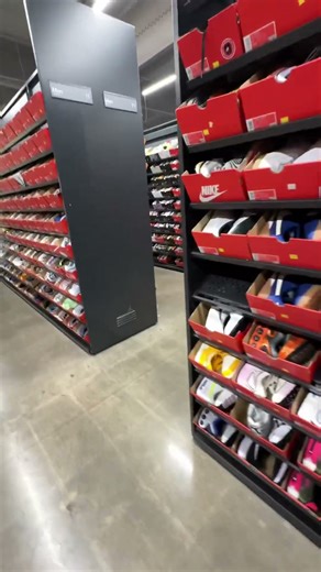 NIKE CLEARANCE