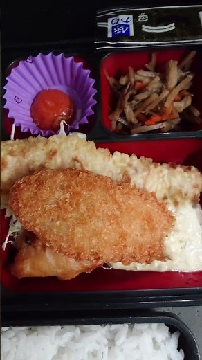 Today's catered lunch. 430 yen. Very popular: Seaweed, Fried Chicken, and Mentaiko Bento! 9/3-4