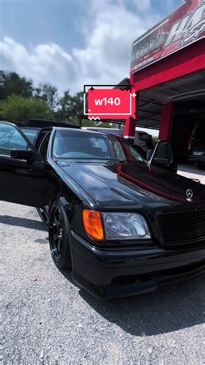 Exploring the Classic Mercedes W140 Design