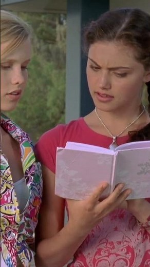 Cleo can't control herself 👀 #h2ojustaddwater #mermaids #movie