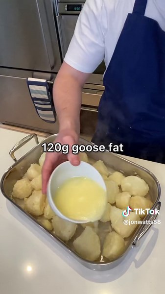 Delicious Goose Fat Roast Potatoes Recipe for a Festive Feast!