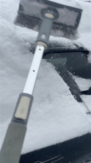 Miss independent untill it snows… Lord where is my husband😭 #futurehusband #snowstorm #newenglandsnow #notmentforthisweather