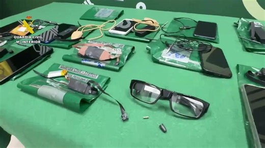 La Guardia Civil vigila el uso de gafas inteligentes para copiar en el examen del carnet de conducir: no son solo multas