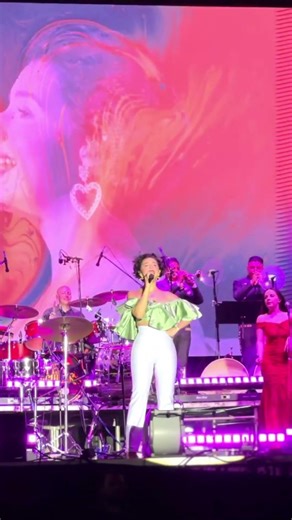 que fresca se ve aqui Angela