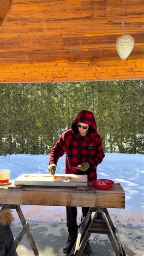 Tire d’érable (maple taffy on snow)