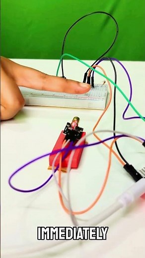 ESP32 Laser Tripwire Alarm #esp32 #project #stem #robocraze