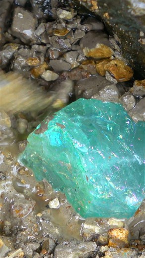 This variety of crystals is too rare #gemstone #mining #experiment