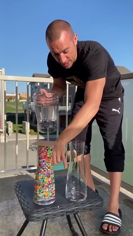 This homemade lava lamp is surprisingly satisfying