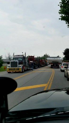 thats 1 heavy load 19 axels, had to wait for them to turn #foryou #heavyhaul #pilotcar #lovemyjob