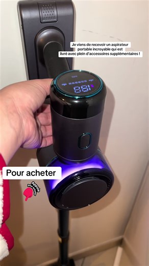 #tiktokshop #fyp #foryou #viral #trend Je viens de recevoir un aspirateur portable incroyable qui est livré avec plein d’accessoires supplémentaires ! Je peux passer l’aspirateur dans ma voiture et tout le reste. Il est léger et propose différents modes en fonction de la puissance d'aspiration dont vous avez besoin. J’ai trop hâte de l’utiliser sur le tapis de ma voiture et de passer l’aspirateur dans la voiture. Si vous cherchez un excellent aspirateur portable, c’est l’une des meilleures optio